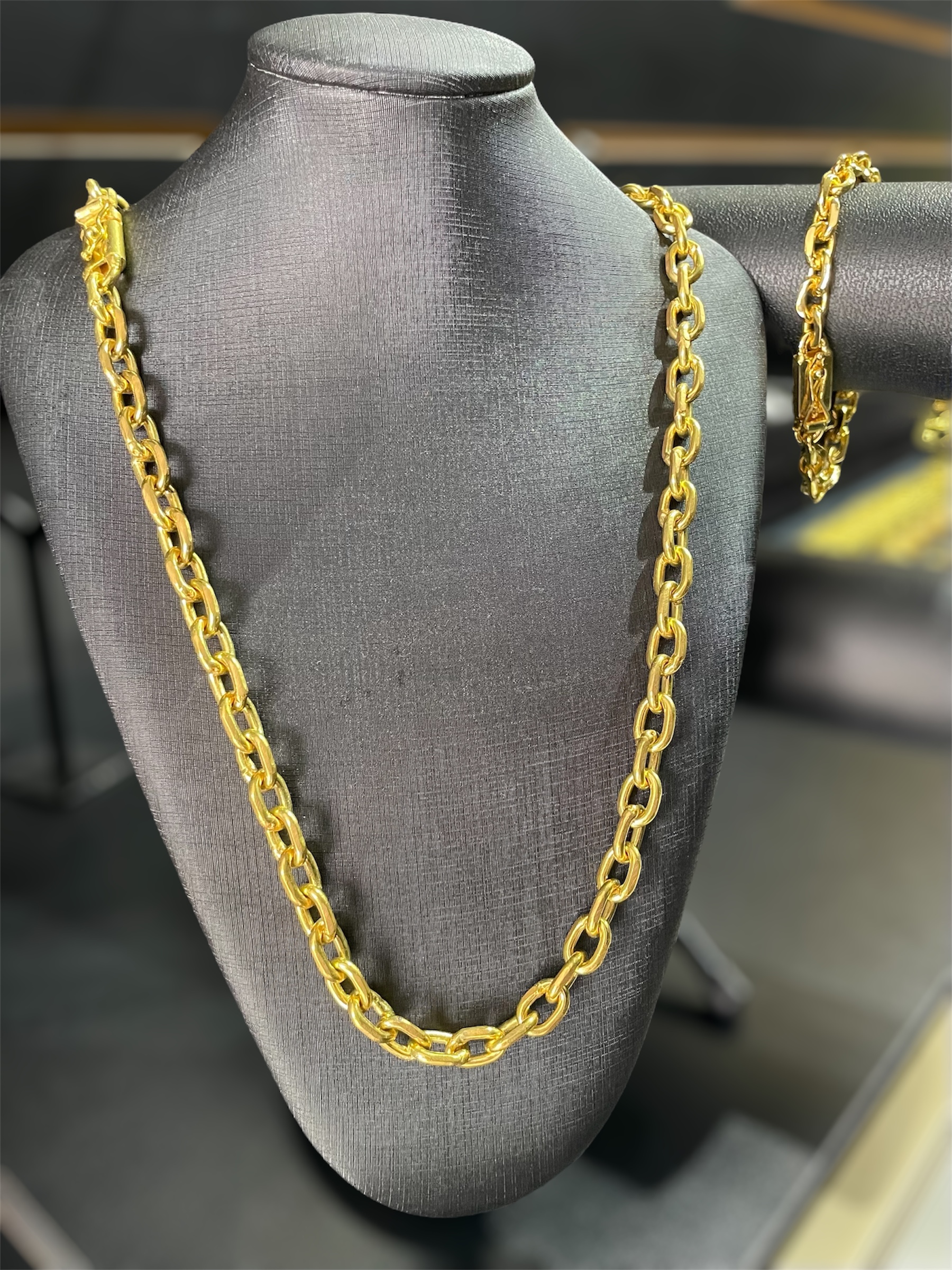 KIT CADEADO QUINA 8MM BANHADO A OURO 18k COM VERNIZ ANTI ALÉRGICO - Imagem 3
