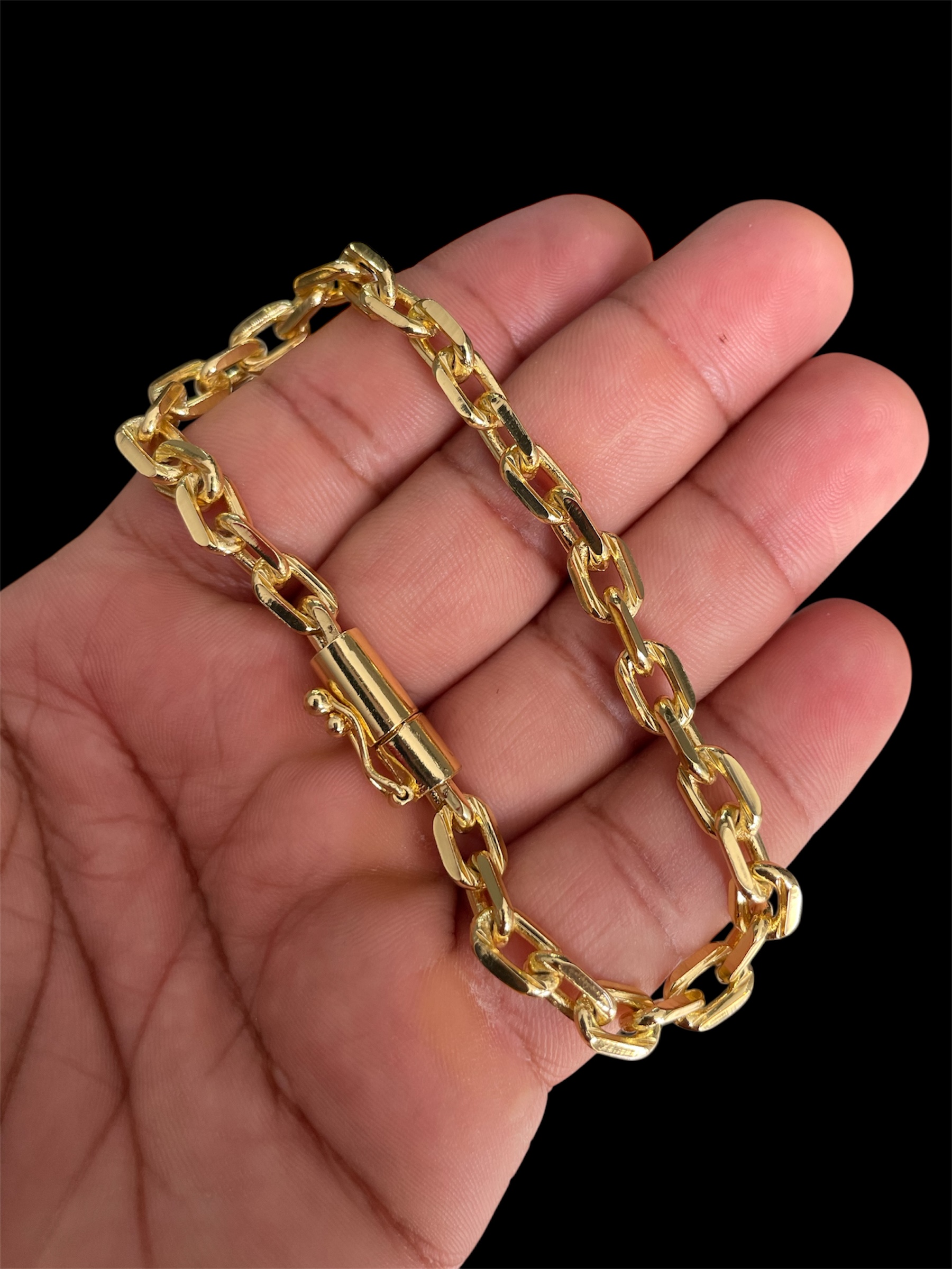 PULSEIRA CADEADO QUINA 6MM BANHADA A OURO 18K COM VERNIZ ANTI ALÉRGICO - Imagem 2
