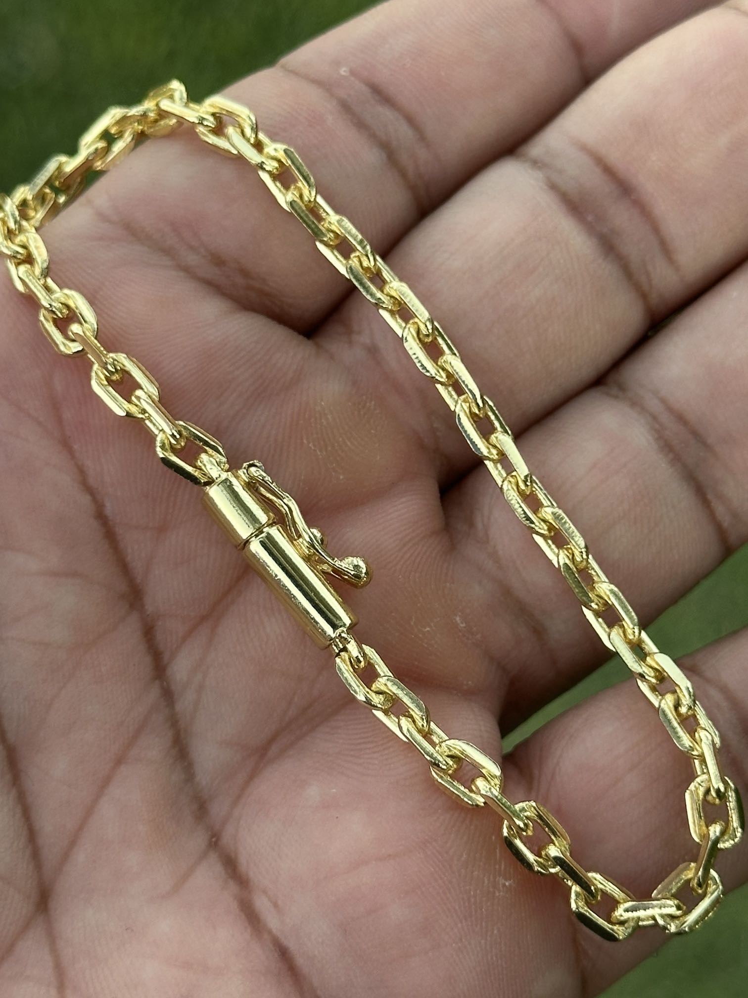 PULSEIRA CADEADO QUINA 4MM BANHADA A OURO 18K COM VERNIZ ANTI ALÉRGICO - Imagem 3